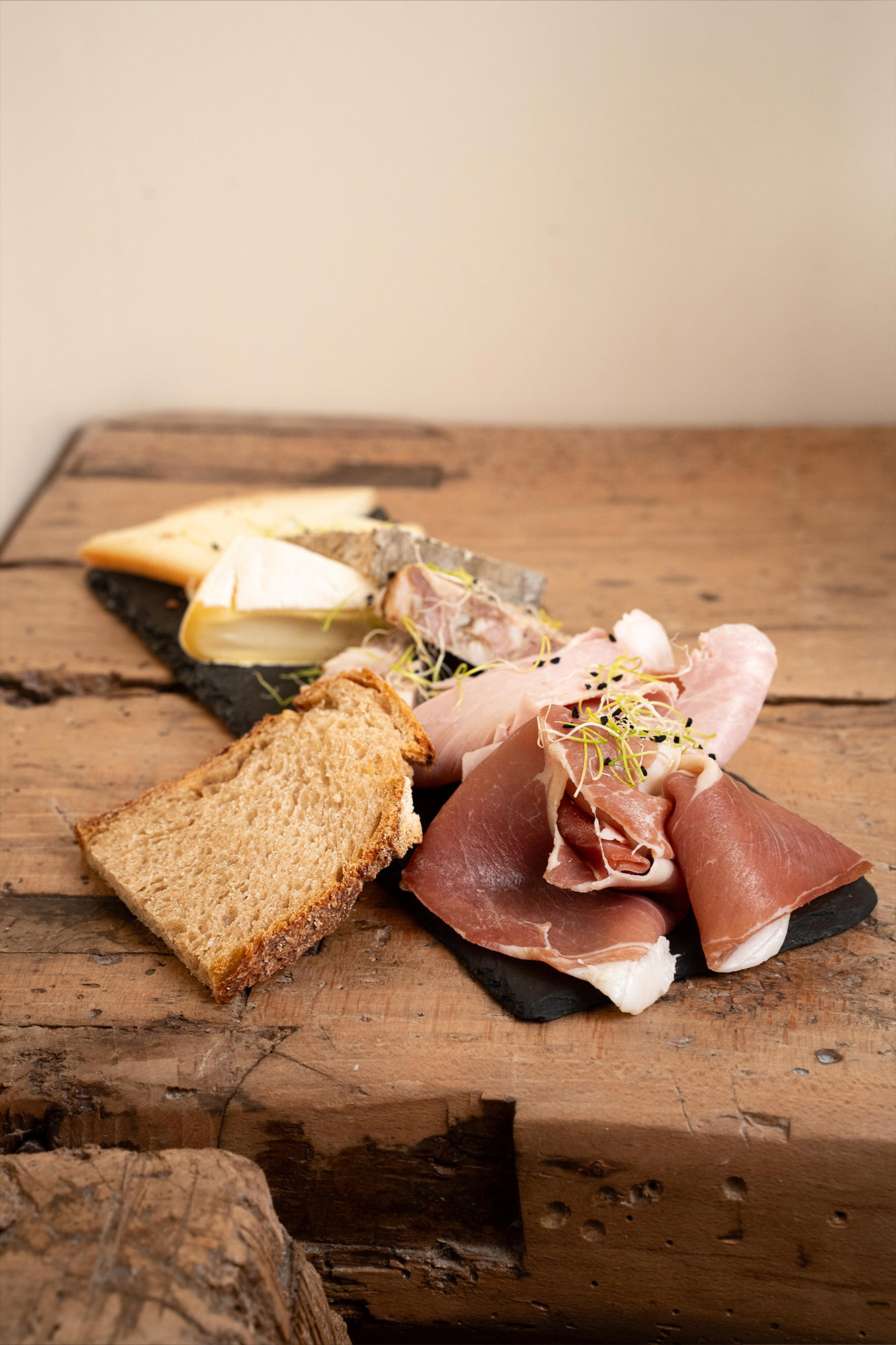 Restaurant L'Auberge de la Forge - Saint-Genix-les-VIllages Avant-Pays savoyard - 73520 - Savoie-Planche apéro - Photo UnOeilEnCuisine